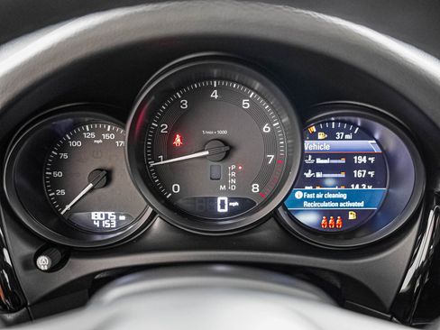 Certified 2024 Porsche Macan AWD/4WD image 18