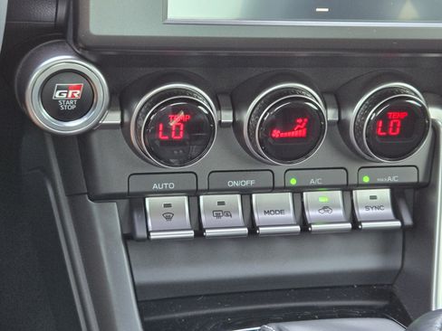 Used 2025 Toyota GR86 Premium w/ Performance Package RWD image 16