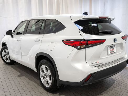Used 2023 Toyota Highlander LE image 4