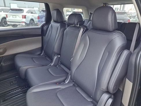New 2026 Kia Carnival image 18