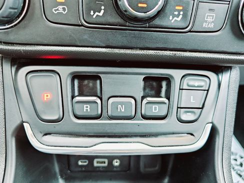 Used 2020 GMC Terrain SLT image 25