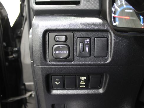 Used 2018 Toyota 4Runner SR5 image 8