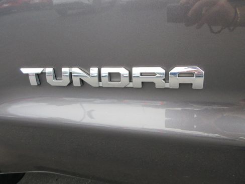 Used 2017 Toyota Tundra SR5 AWD/4WD image 4