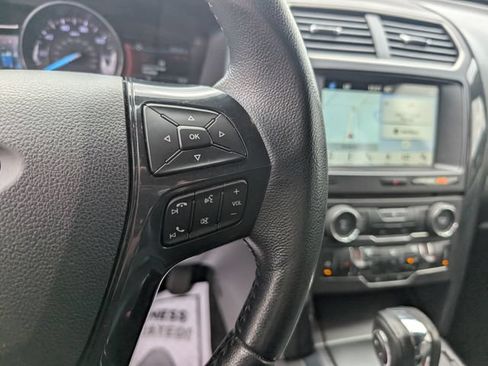 Used 2018 Ford Explorer XLT w/ Equipment Group 202A AWD/4WD image 23