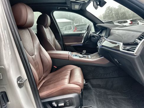 Used 2022 BMW X5 xDrive40i w/ M Sport Package image 14