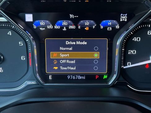 Used 2021 GMC Yukon XL Denali w/ Denali Premium Package image 5