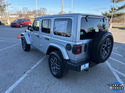Used 2024 Jeep Wrangler Sahara image 21