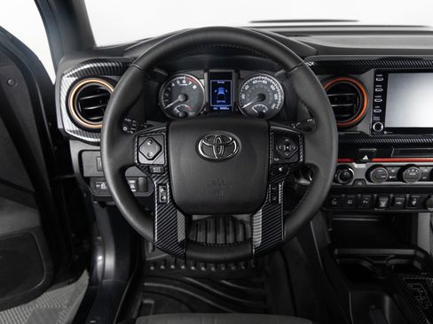 Used 2022 Toyota Tacoma TRD Sport w/ Technology Package image 29