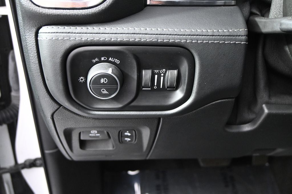 Used 2022 RAM 1500 Limited w/ Body-Colour Bumper Group AWD/4WD image 23