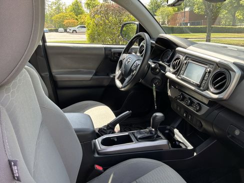 Used 2019 Toyota Tacoma SR5 image 33