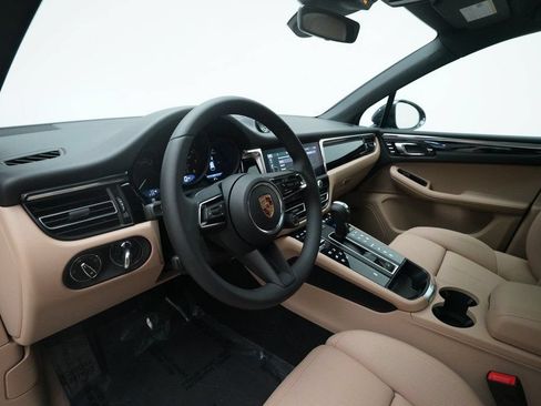Used 2026 Porsche Macan AWD/4WD image 4