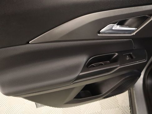 Used 2025 Chevrolet Equinox EV LT image 14