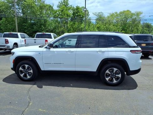 Used 2022 Jeep Grand Cherokee Limited 4xe w/ Luxury Tech Group II AWD/4WD image 4