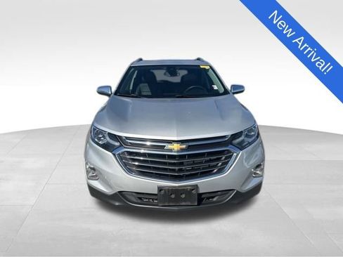 Used 2018 Chevrolet Equinox Premier image 2