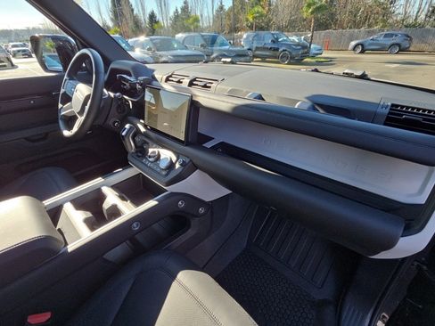 Used 2025 Land Rover Defender 110 X-Dynamic SE image 20