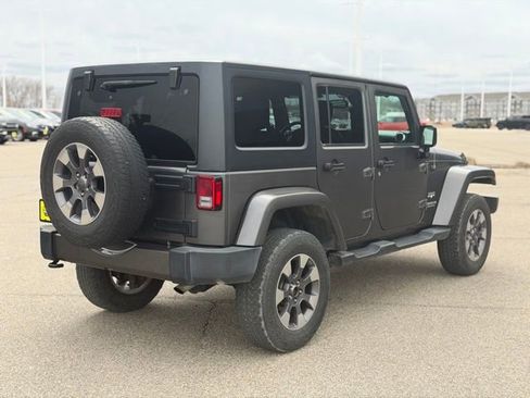 Used 2017 Jeep Wrangler Unlimited Sahara w/ Connectivity Group AWD/4WD image 6
