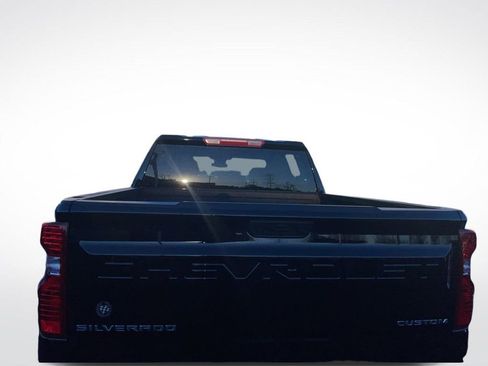 Used 2024 Chevrolet Silverado 1500 Custom image 3
