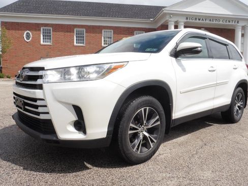 Used 2019 Toyota Highlander LE w/ Protection Package #3 AWD/4WD image 11