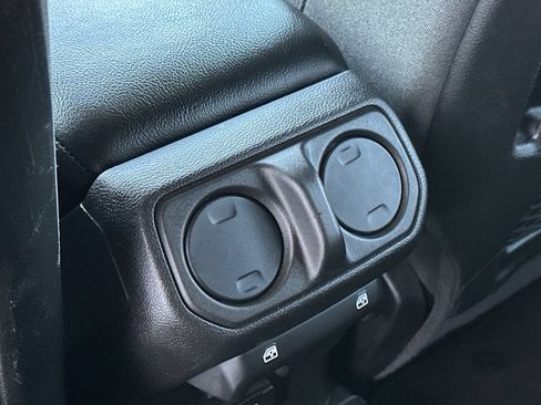 Used 2025 Jeep Wrangler Unlimited Rubicon AWD/4WD image 15