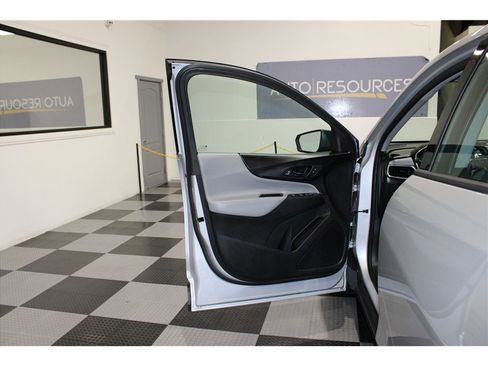 Used 2019 Chevrolet Equinox LS image 11