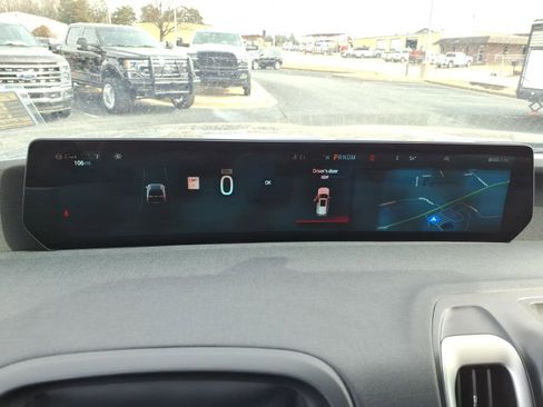 Used 2025 Ford Expedition Active image 19