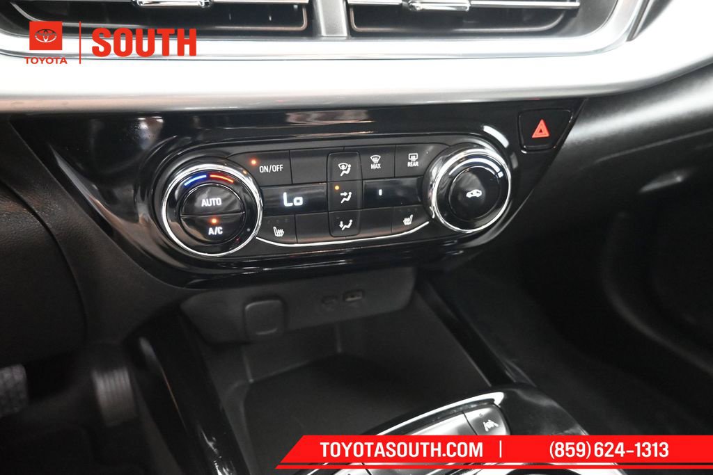Used 2025 Chevrolet Trax LT w/ LT Convenience Package FWD image 18