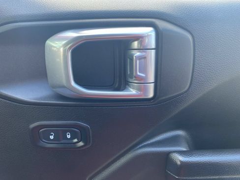Used 2022 Jeep Wrangler Unlimited Sport AWD/4WD image 11