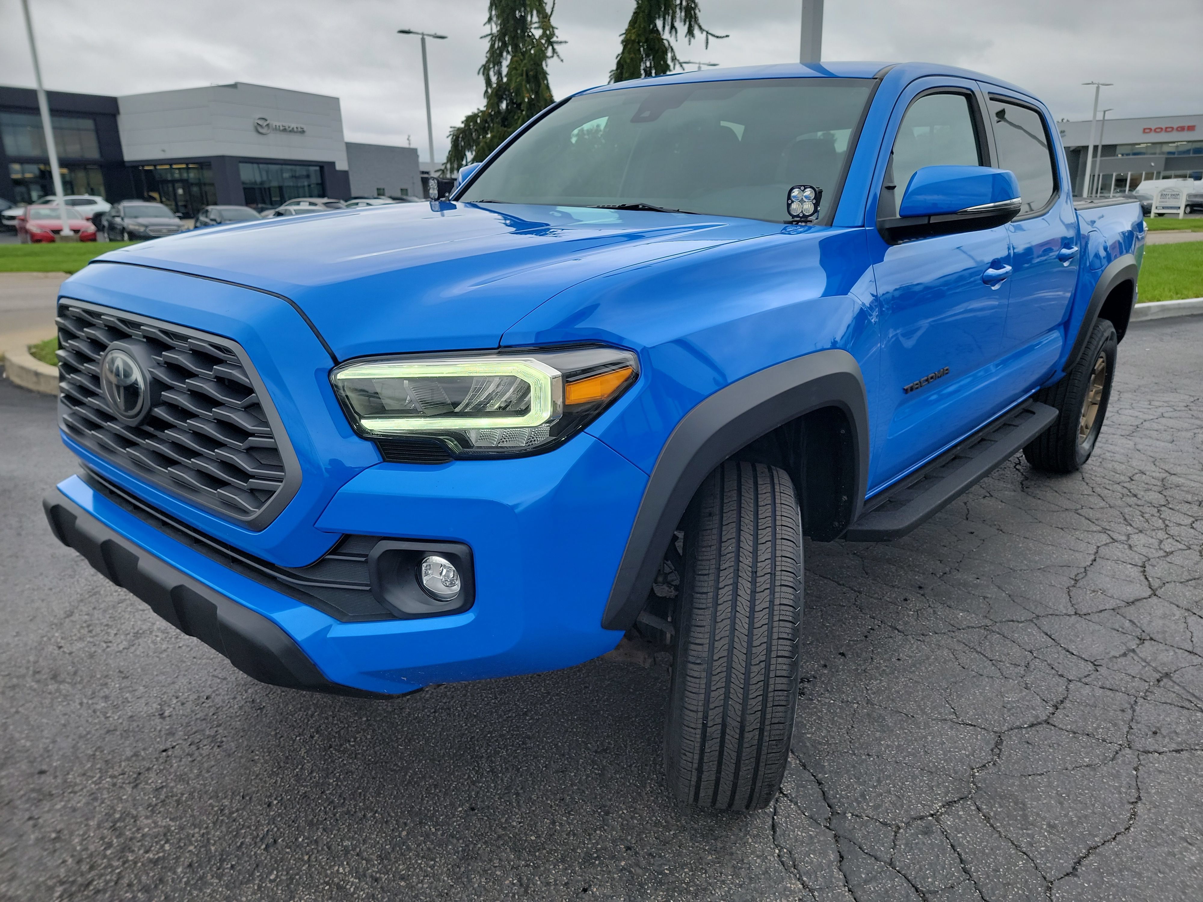 Used 2020 Toyota Tacoma TRD Off-Road AWD/4WD image 3