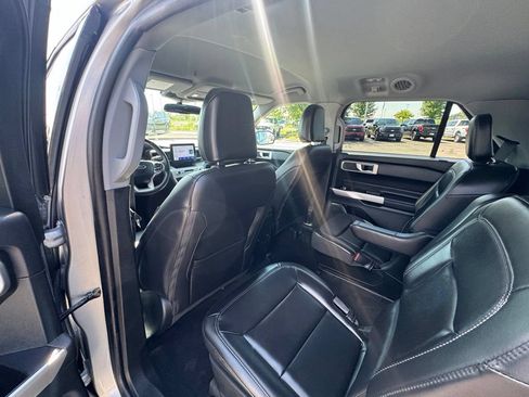 Used 2024 Ford Explorer XLT w/ Equipment Group 202A AWD/4WD image 10