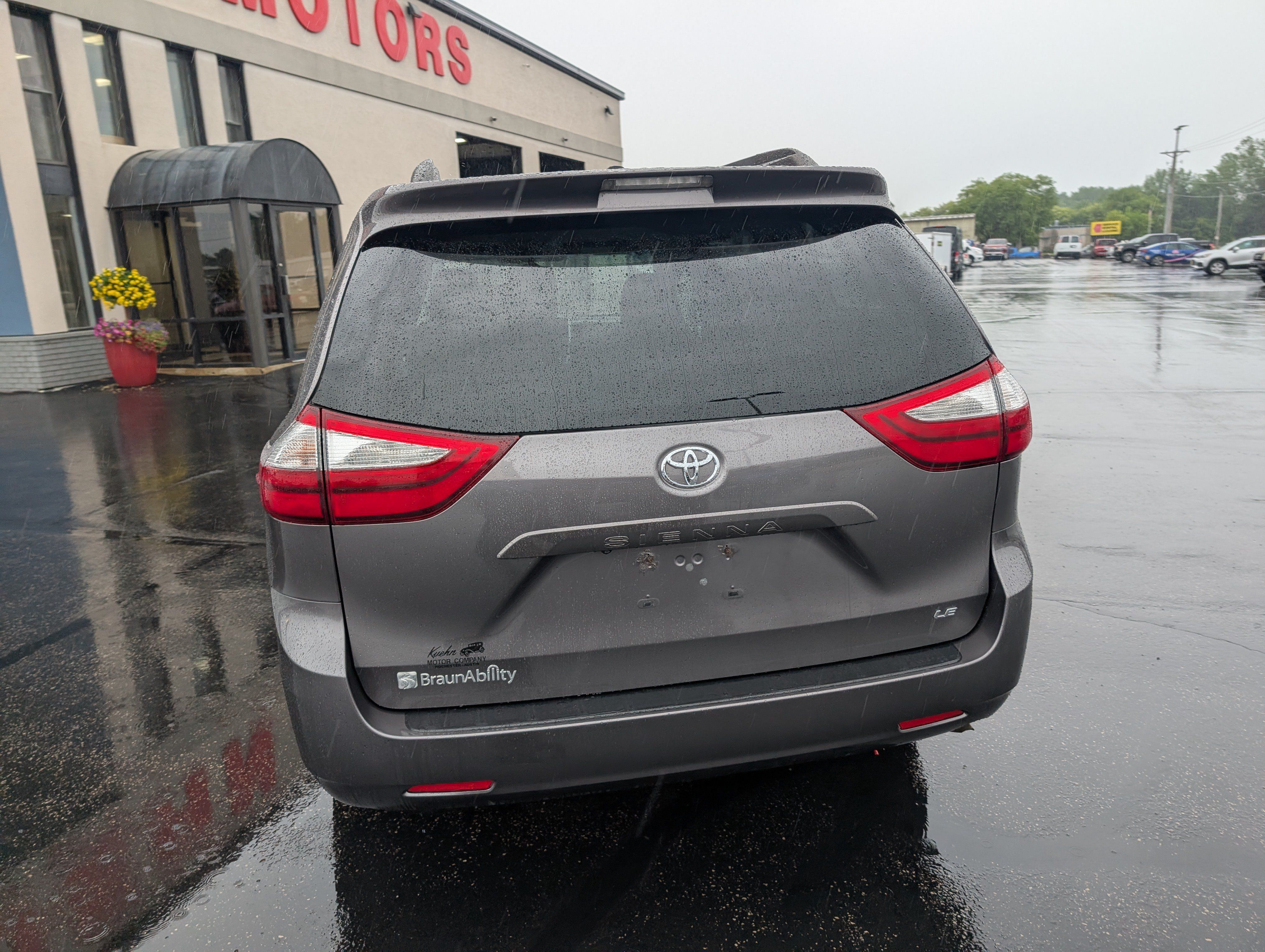 Used 2015 Toyota Sienna LE FWD image 7