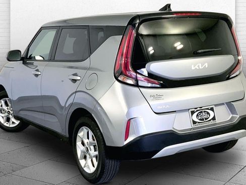 Used 2025 Kia Soul LX w/ LX Technology Package FWD image 11