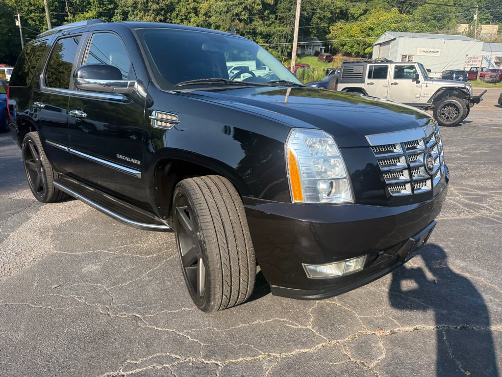 Used 2011 Cadillac Escalade AWD image 11