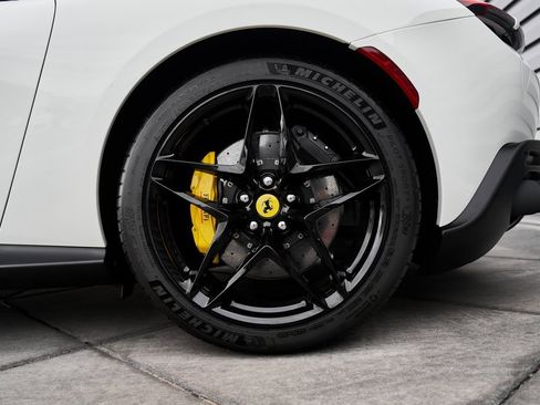 Used 2024 Ferrari Roma Spider image 16