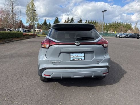 Used 2023 Nissan Kicks SR w/ SR Premium Package FWD image 6