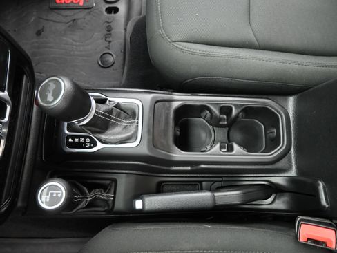 Used 2020 Jeep Wrangler Unlimited Sahara AWD/4WD image 18