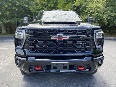 Used 2025 Chevrolet Silverado 2500 ZR2 w/ Technology Package AWD/4WD image 3