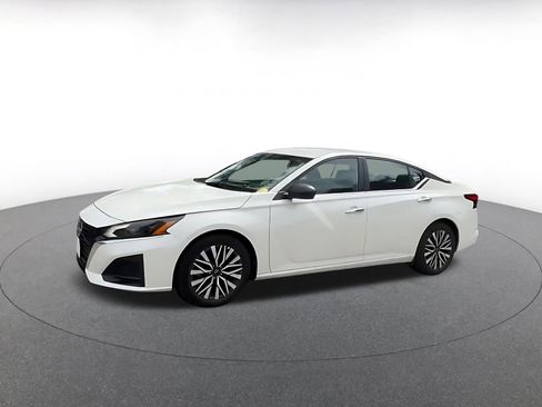 Used 2025 Nissan Altima 2.5 SV FWD image 7