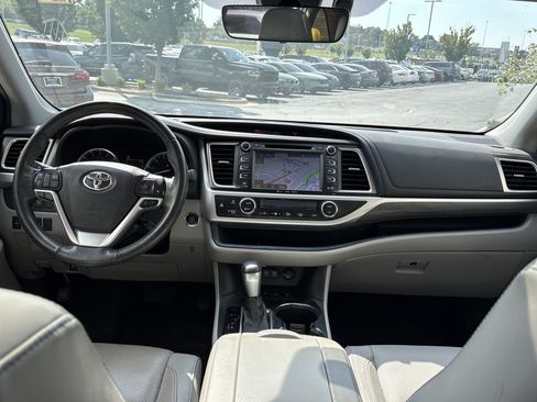 Used 2019 Toyota Highlander Limited Platinum AWD/4WD image 29
