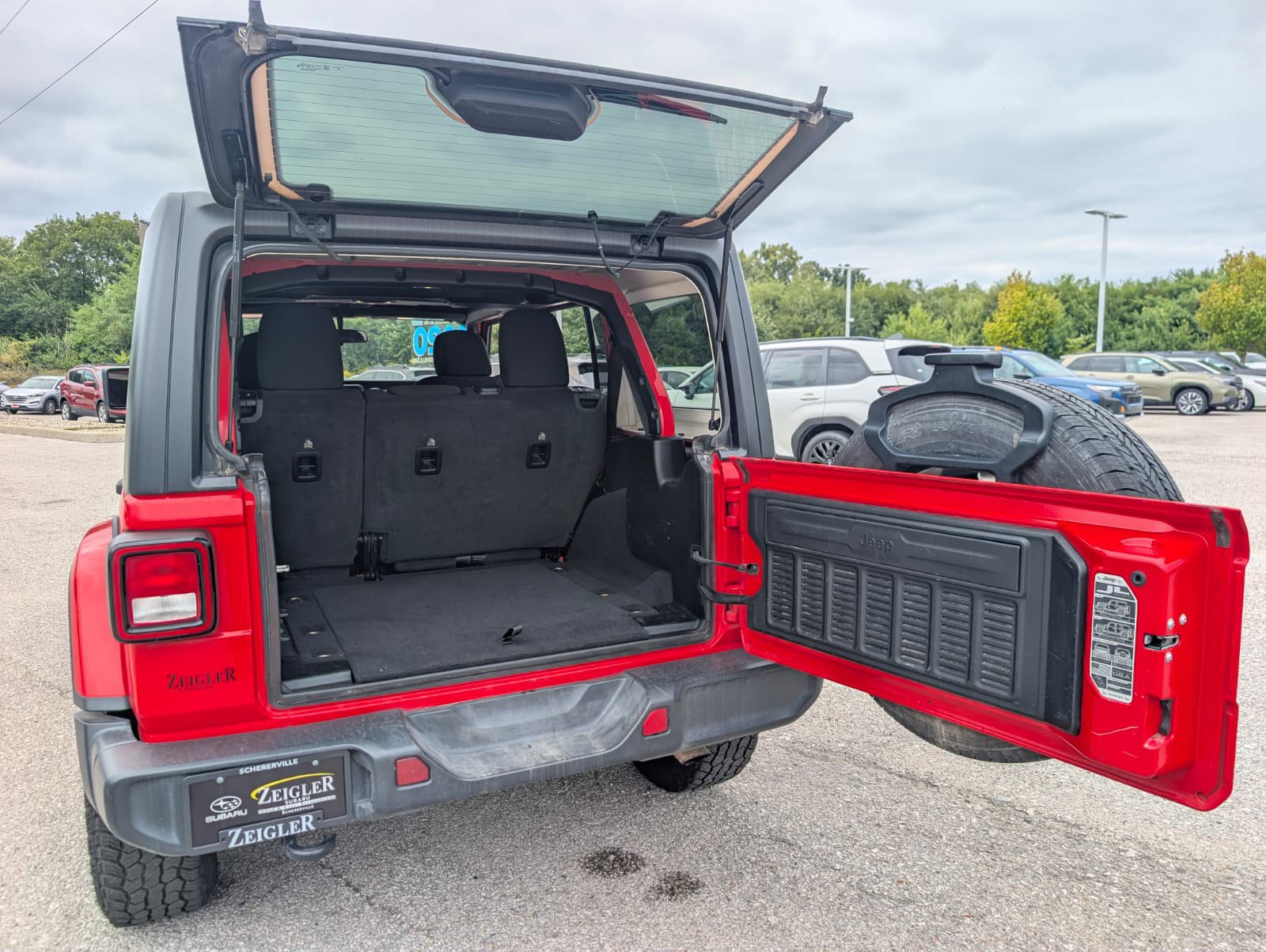 Used 2020 Jeep Wrangler Unlimited Sahara AWD/4WD image 36