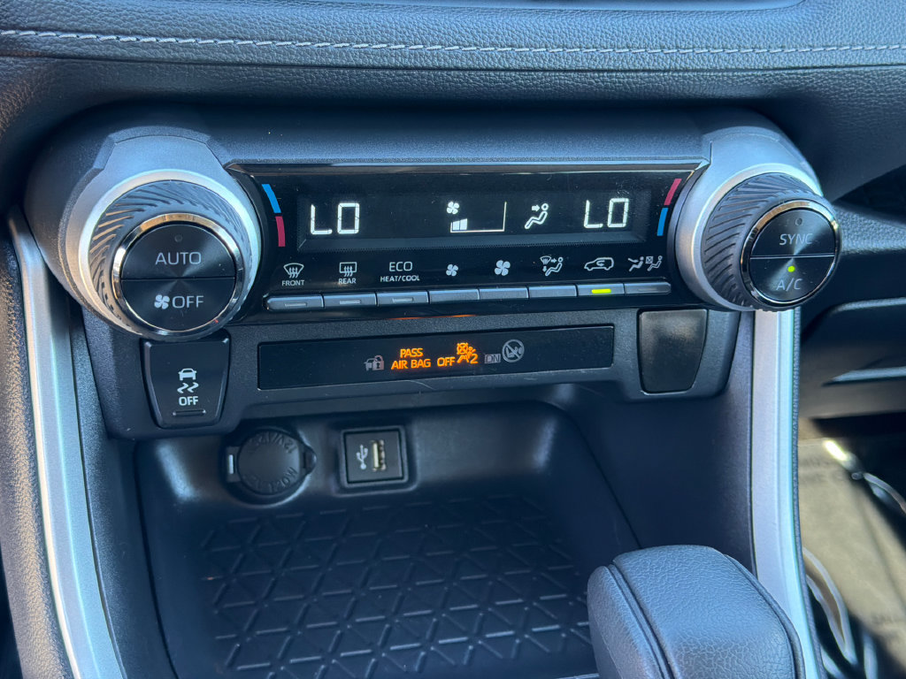 Used 2025 Toyota RAV4 XLE AWD/4WD image 28