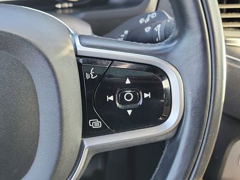 Used 2018 Volvo XC90 T5 Momentum image 25