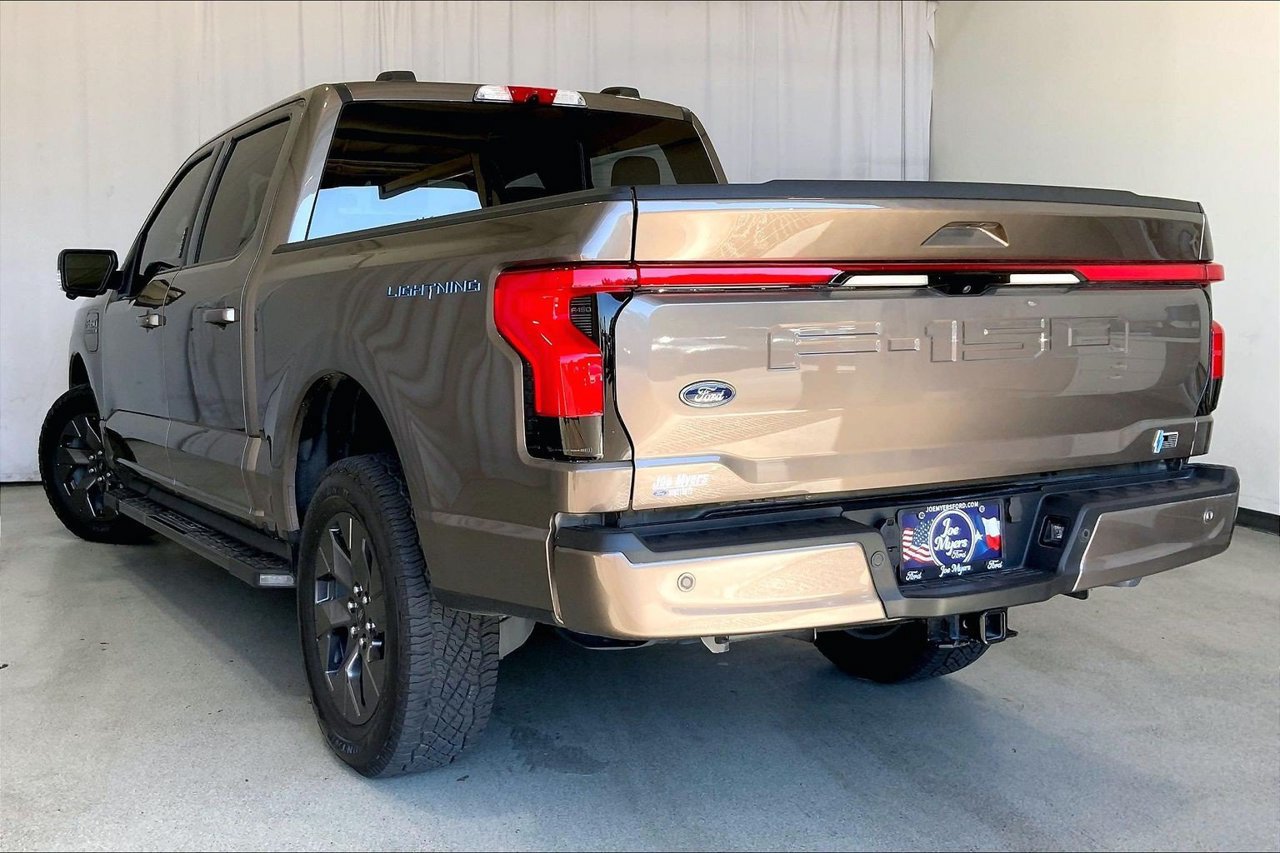Used 2023 Ford F150 Lightning Lariat w/ Max Trailer Tow Package AWD/4WD image 5