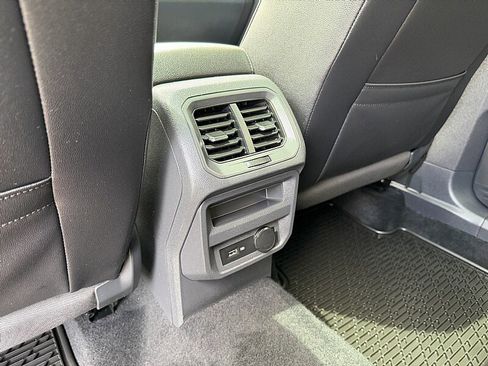 Used 2020 Volkswagen Tiguan SE w/ Panoramic Sunroof Package AWD/4WD image 26