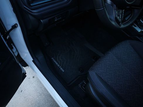 Used 2025 Subaru Forester Premium image 17