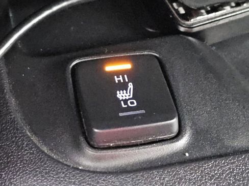 Used 2020 Toyota Corolla XSE image 29