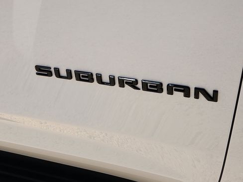 Used 2024 Chevrolet Suburban RST w/ Luxury Package RWD image 8