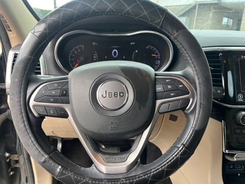 Used 2022 Jeep Grand Cherokee Laredo E image 9