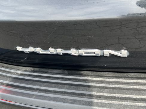 Used 2024 GMC Yukon XL Denali AWD/4WD image 9