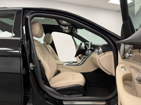 Used 2018 Mercedes-Benz C 300 C 300 4MATIC Sedan w/ Premium Package image 36