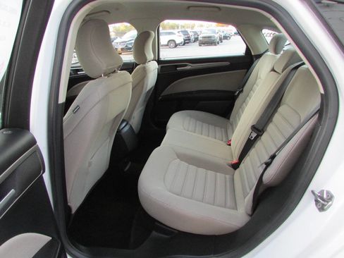 Used 2017 Ford Fusion S image 5